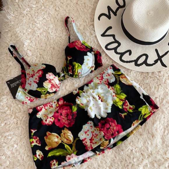 New Women’s Bikini Bathing Suit by Newport News - Picture 1 of 10